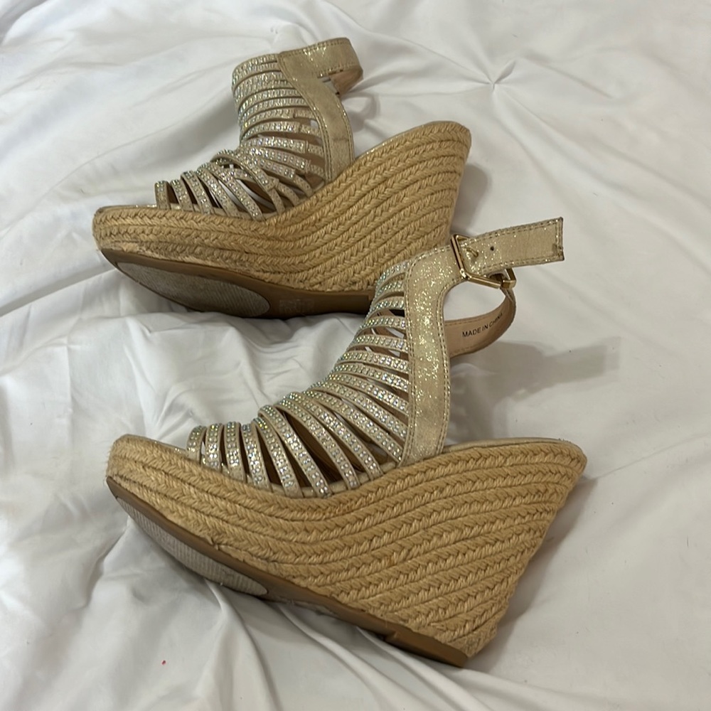 size 6 1/2 Steve Madden wedge heel. white rhinestones crossed each strap front.